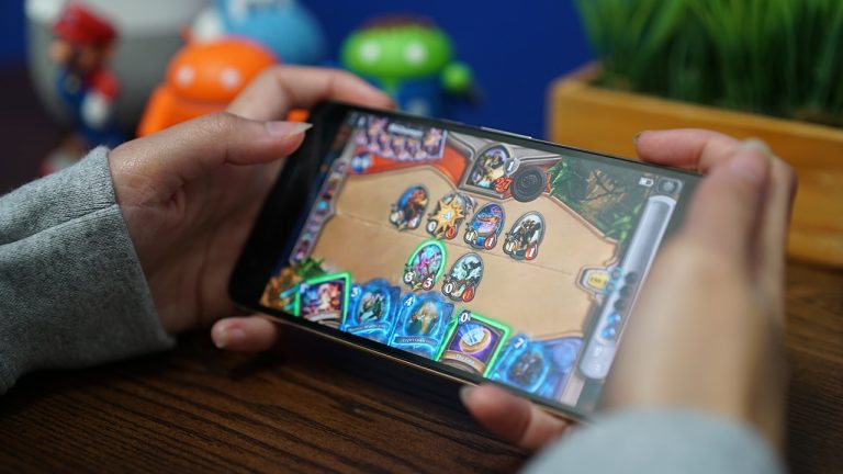 Online Mobile Entertainment